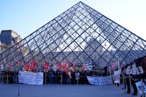 El Louvre abre parcialmente pese a la decisión de los trabajadores de mantener la huelga