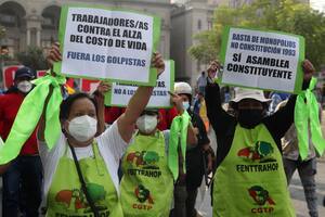 Pedro Castillo presentó ante el Parlamento un pedido para renovar la Constitución