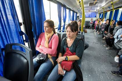 Trabajadores en el nuevo transporte público