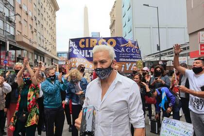 En noviembre diversos artistas (Flavio Mendoza, entre ellos) se manifestaron demandando la reapertura de las salas. Hoy, empresarios, productores y dueños de salas vuelven a remarcar que tanto el teatro como la música en salas son seguros tanto de día como de noche