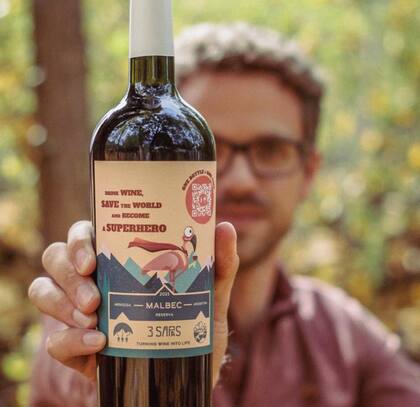 "Trabajamos sobre el envase para optimizarlo desde un punto de vista ecológico: usamos botellas ecológicas livianas, etiquetas hechas de papel reciclado y corcho hecho de caña de azúcar reciclada”, explica.