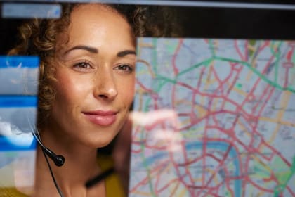 Trabajar como operador del 911 requiere de algunas pautas claves en el perfil del solicitante