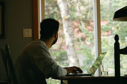 Trabajar durante ocho horas o más, sin descanso, podría provocar demencia o problemas asociados con la insulina