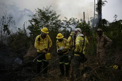 Trabajo de bomberos en Porto Velho