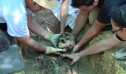 Trabajo de exhumación de las fosas comunes