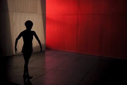 Trabajo de iluminación de Matías Sendón para la obra de danza La Lengua, de Leticia Mazur