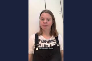 Tiene síndrome de Down, trabaja desde los 15 y en un video explica el valor del empleo