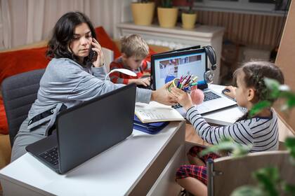 Trabajo, maternindad y tareas del hogar, las mujeres y los trabajos invisibles