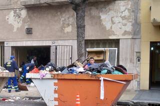 Acumuladores: el suplicio de vivir junto a “la casa del horror”