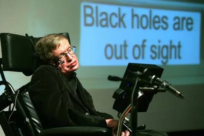 Trabajos en los que participó Pasterski con otros investigadores fueron citados por Stephen Hawking