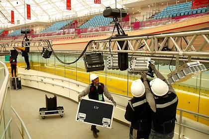 Trabajos finales en uno de los escenarios.