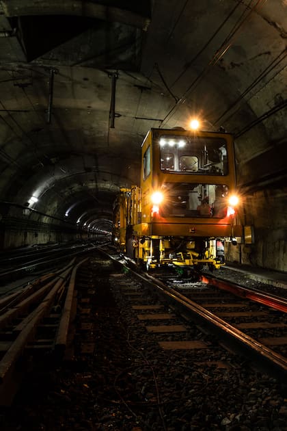 Trabajos nocturnos en los túneles, por Iván Safdie