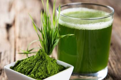 Trader Joe’s sugiere acompañar esta limonada con matcha con platos como salmón al aire, empanaditas fritas o papas con cerdo desmenuzado