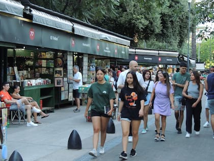 Tradicional feria de libros usados y nuevos de Parque Rivadavia