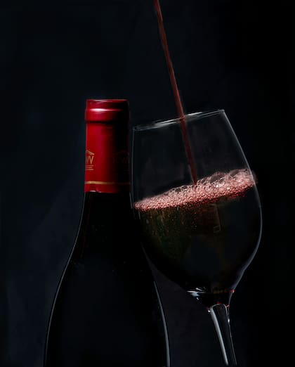 Tradicionalmente, el mulled wine se prepara con vino tinto de bajo costo, pero puede cambiar según la receta (Pexels/Bernyce Hollingworth)