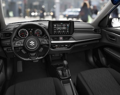 Trae pantalla multimedia de 9” compatible con Android Auto y Apple CarPlay y climatizador bizona