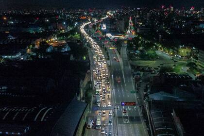 Tráfico en los accesos al caer la noche del viernes