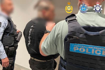 La Policía Federal de Australia informó a la Dirección General de Aduana y a la Prefectura Naval argentinas del hallazgo de 900 kilos de cocaína en el buque ST Pinot, que había cargado granos en una terminal de Timbúes, que está bajo jurisdicción de la Aduana de San Lorenzo.