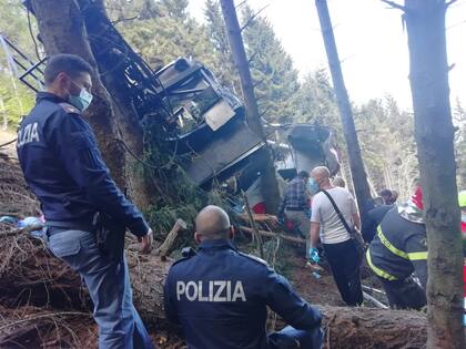 Tragedia en el norte de Italia: se descolgó un teleférico