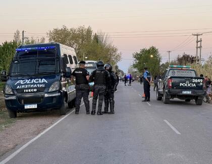 Tragedia en Mendoza: dos hermanas de 7 y 10 años murieron atropelladas tras descender de un colectivo cuando regresaban de la escuela.