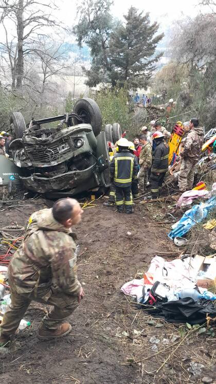 Trágica caída de un camión del Ejército en San Martín de los Andes