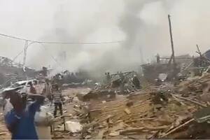 El choque de un camión con explosivos y una moto deja al menos 17 muertos y 59 heridos