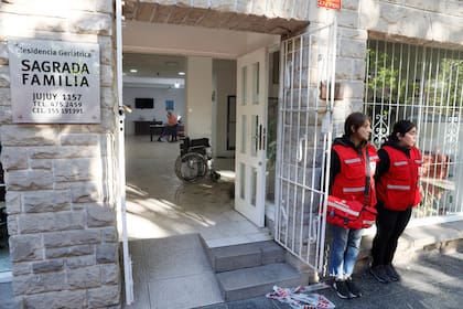 Trágico incendio en un geriátrico en Mar del Plata: hay cuatro fallecidos
Un incendio en un geriátrico de Mar del Plata provocó la muerte de cuatro adultos mayores durante la madrugada. Hubo 38 evacuados y un amplio operativo de emergencia. Barrio La Perla Calle Jujuy entre 11 de Septiembre y Balcarce. 17 de Diciembre 2025.