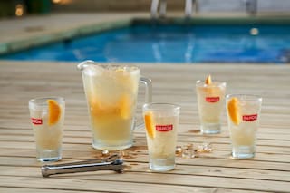 Cócteles en jarra: dos propuestas ideales para compartir con amigos