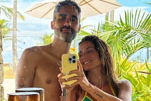 Entre tragos, mate y sunga: las vacaciones románticas de Pollo Álvarez y Tefi Russo en Brasil