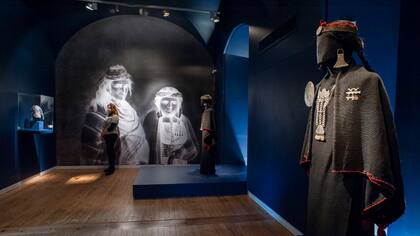 Trajes y joyas típicas de las pillan kushe patagónicas