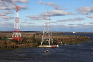 Los tres grupos más poderosos del sector energético se disputan la joya que el Estado quiere privatizar