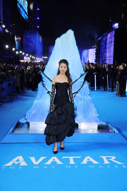 Transparencias y bolados para Trinity Jo-Li Bliss en la premiere de Avatar: El camino del agua