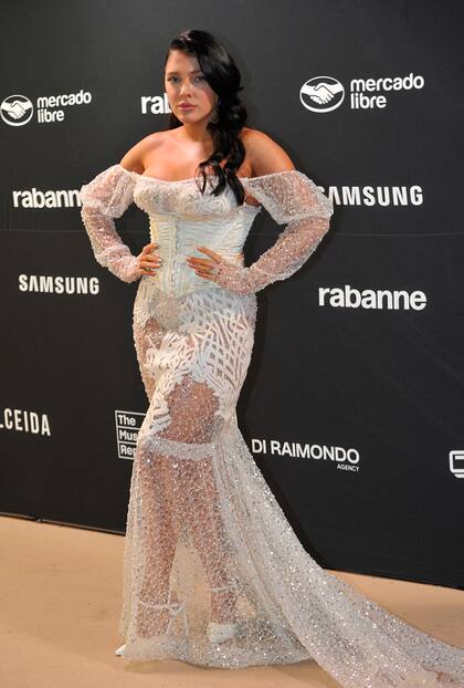 Transparencias y hombros descubiertos para Sofía Gonet, "La Reini", que ganó en la categoría Beauty