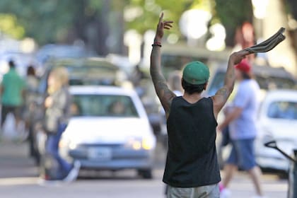 El artículo 57 del nuevo proyecto prevé una multa de 9500 pesos o 10 días de arresto para los cuidacoches