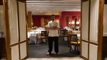 Tras años de experiencia en hoteles de lujo de Buenos Aires y la Costa Azul, Facundo Lodeiro tomó las rienda de la cocina de Las Hayas Ushuaia Resort.