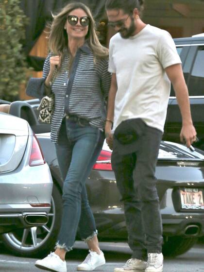 Tras anunciar su compromiso hace unos días, Heidi Klum y el músico Tom Kaulitz se muestran sonrientes