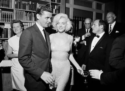 Tras cantar en el Madison Square Garden, Marilyn Monroe (con su vestido inolvidable) asistió a una fiesta en Manhattan donde se volvió a encontrar con JFK