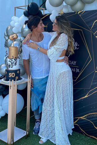 Tras conocer al cantante, la top model dejó Brasil y se instaló en Miami para continuar apostando a su gran historia de amor con Iglesias.
