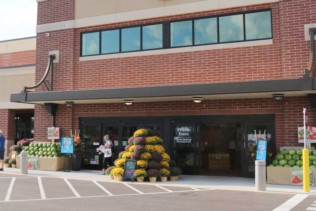 La doble mala noticia de un histórico supermercado: despide a 1000 empleados y confirma el cierre de 60 tiendas
