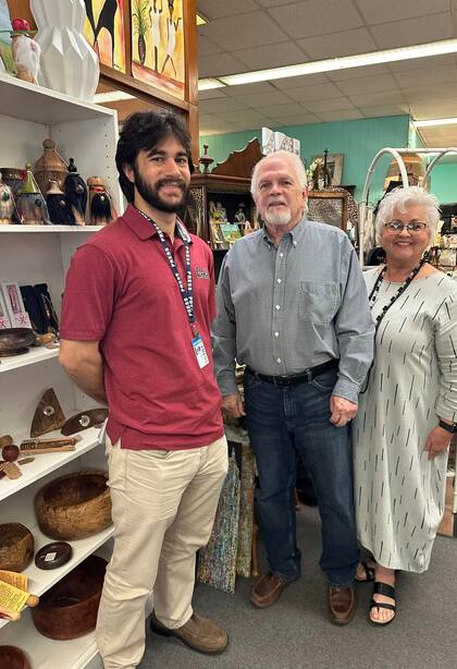 Tras darse a conocer la noticia, el hombre recibió la visita de muchos reporteros