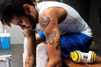 Tras develarse la restricción, Beats publicó en su perfil de Instagram a Neymar junto a los auriculares de la firma que adquirió Apple