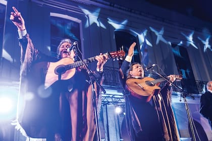 Tras echar a su hijo del grupo en febrero, Onofre continuó junto a Alito Toledo