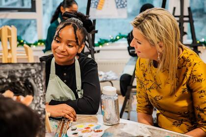 Tras el almuerzo con su marido en La Haya, la reina se trasladó a Róterdam para encabezar una actividad (Foto: Instagram @koninklijkhuis)