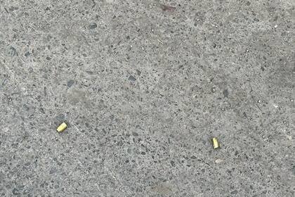 Tras el ataque a los hinchas y dirigentes de Atlanta, la policía tucumana encontró los restos de las balas en la calle.