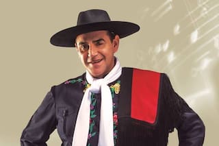 Escándalo con el Chaqueño Palavecino en Salta: la Policía lo bajó del escenario y estalló de furia