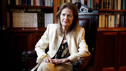 La jueza Elena Highton de Nolasco ratificó hoy que seguirá en su cargo