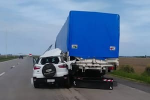 Tras el impacto, una persona murió y dos personas resultaron heridos