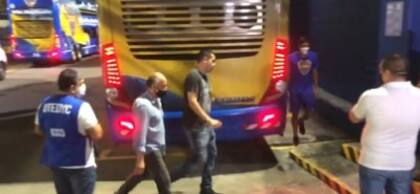 Tras el partido con Gimnasia, Riquelme volvió a ingresar a la Bombonera para reunirse con los jugadores de Boca en el vestuario local