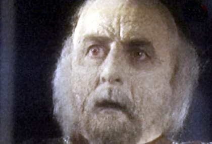 Tras el problema de salud de Calvo, se incorporó a la historia a Lorenzo Quinteros como un Drácula anciano y senil