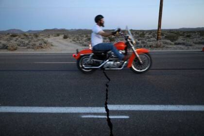 El sismo de 7,1 del viernes fracturó vías en zonas del sur de California cercanas al epicentro